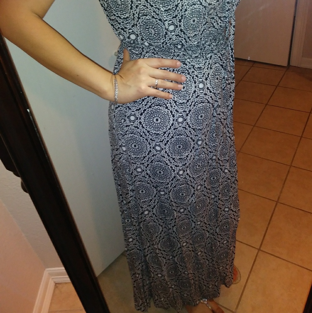 Dress - Picture 3 of 3